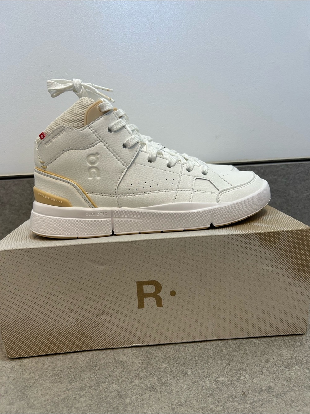 On Running women’s High-Top Sneakers in White & Savanah color way size 7.5 NWT